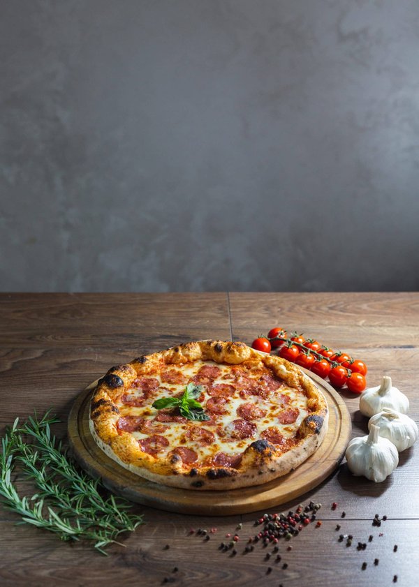 Qual è il modo migliore per fare una pizza con lievito madre naturale?