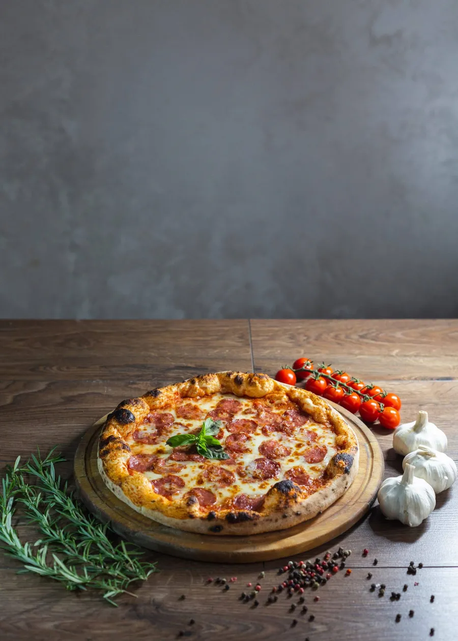 Qual è il modo migliore per fare una pizza con lievito madre naturale?