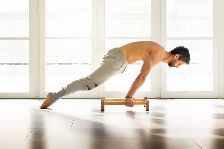 Quali sono i migliori esercizi di calisthenics per aumentare la forza esplosiva nei saltatori in alto?