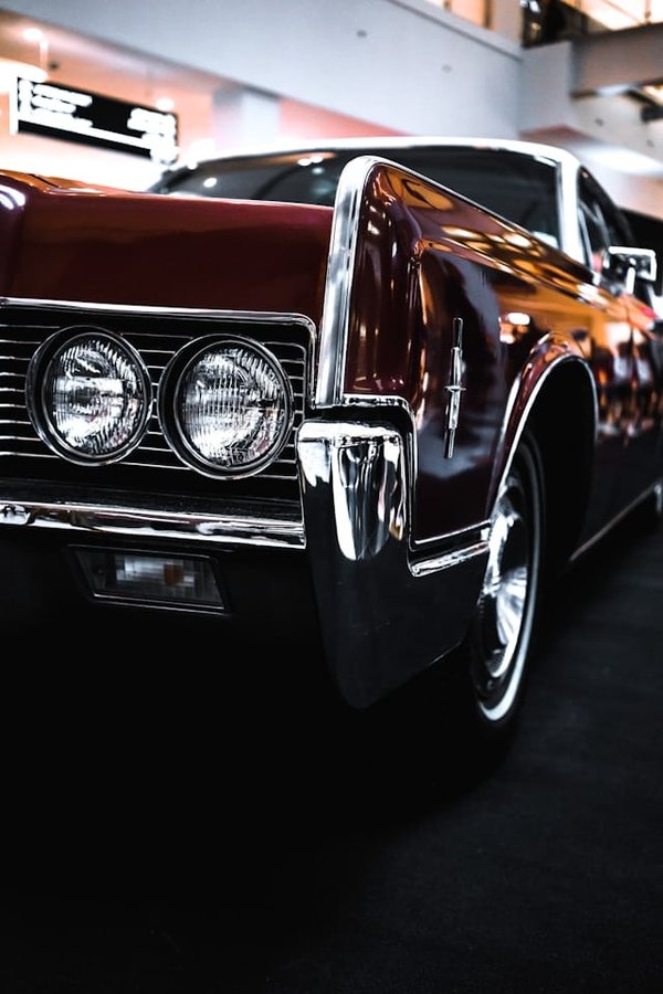 Qual è il modo migliore per rimuovere la ruggine dalle parti metalliche dell'auto?